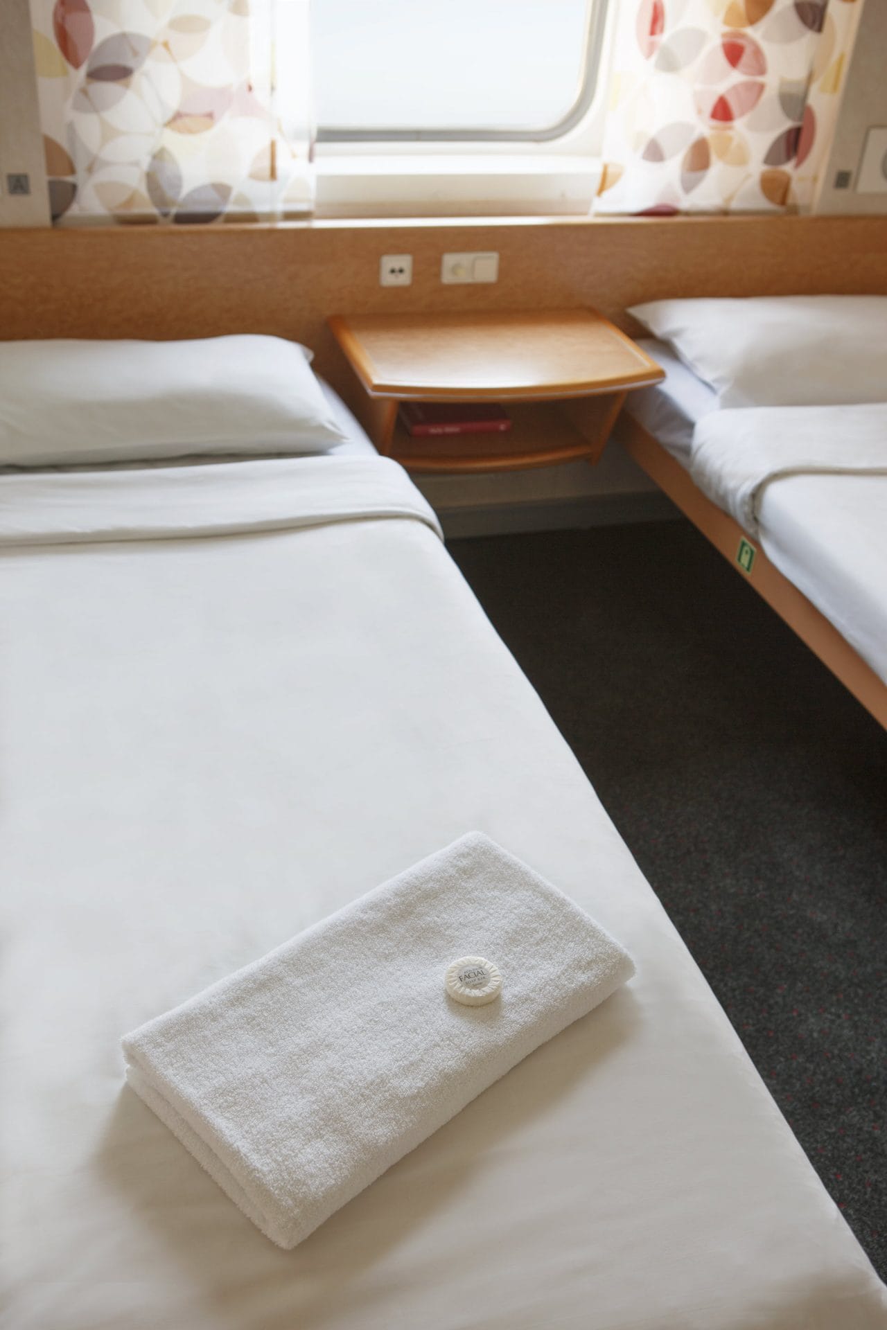 Accommodation 31 Cabin 2B P 392 retouched skyonly