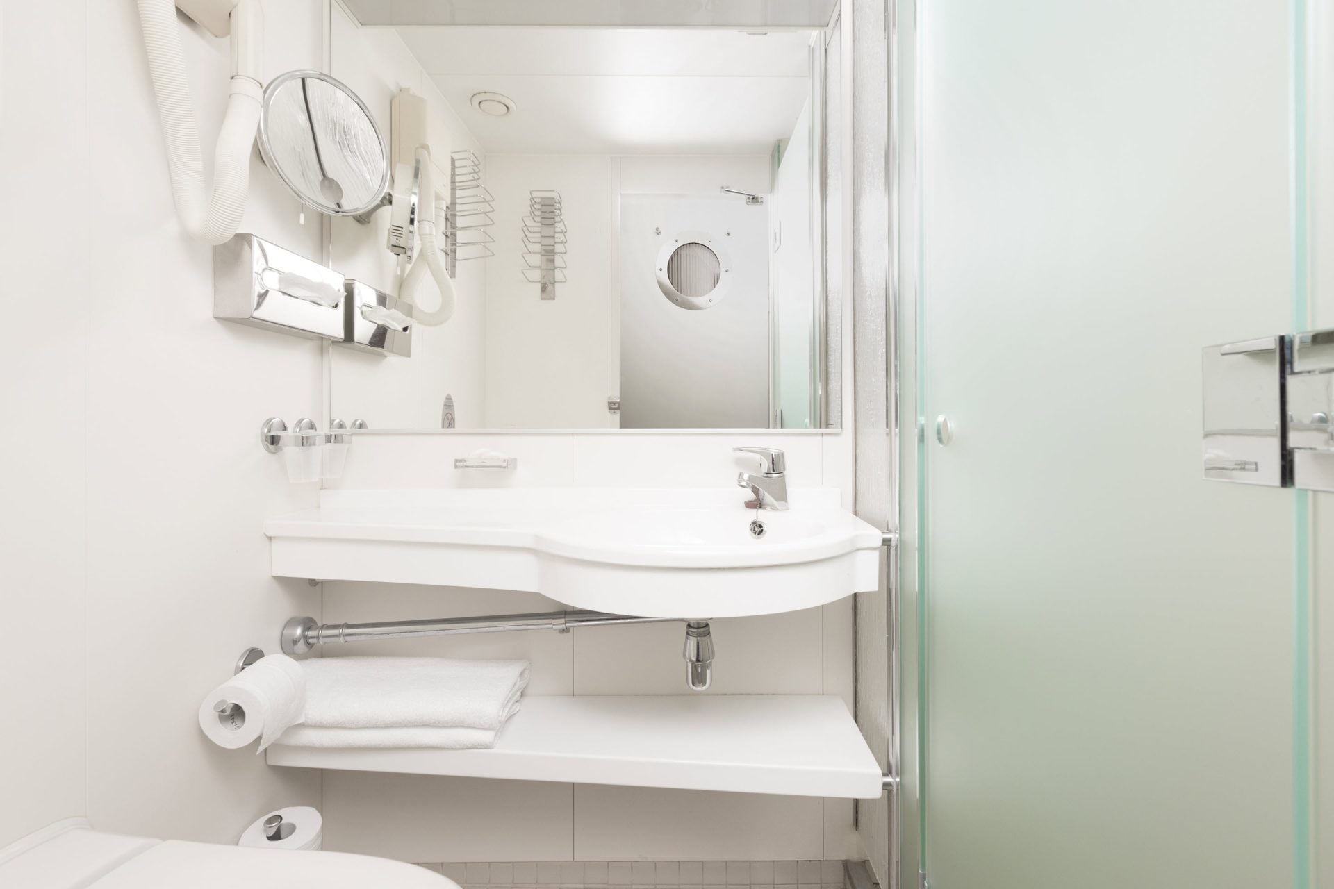 Accommodation 19 Day 1 Deluxe Bathroom 7 2